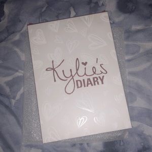 Kylie Jenner Diary Palette (Limited Edition)